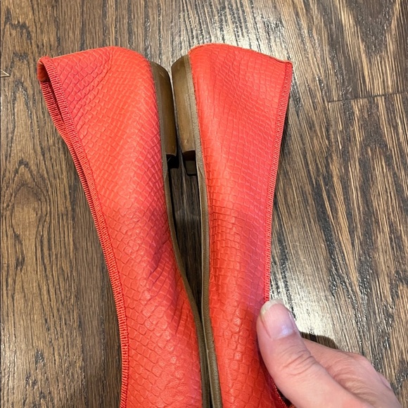 Italian shoe maker 8 Elegant Red Ballet Flats - Picture 2 of 2